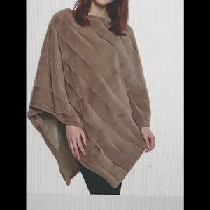 👚 Brown faux fur poncho